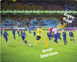  ??  ?? Marienlyst stadion Arnór Smárason Espen RuudKampen er i gang. 33 barn spiller mot to eliteserie-proffer.