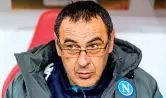  ??  ?? Fuori Maurizio Sarri, 59 anni, è in testa al campionato (Afp)