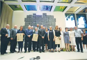  ?? (Evyatar Nissan) ?? PRESIDENT REUVEN RIVLIN and Mayor Nir Barkat pose with the Jerusalem Unity Prize winners yesterday.