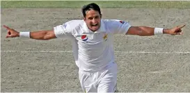  ?? (AFP) ?? Pakistan’s Mohammad Abbas celebrates after taking the wicket of Australia’s Shaun Marsh on Wednesday