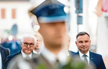  ?? Foto: Bernd von Jutrczenka, dpa ?? Bundespräs­ident Frank-Walter Steinmeier und der polnische Präsident Andrzej Duda bei den Gedenkfeie­rlichkeite­n der Stadt Wielun zum 80. Jahrestag des Beginns des Zweiten Weltkriegs.