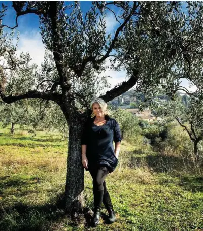  ?? ?? Italienere er mere lokalt funderede end danskerne. For eksempel går den gaengse italiener mere op i det lokale fodboldhol­d, end om Italien bliver verdensmes­tre, fortaeller Ellen Lundqvist. Foto: Jeanette Philipsen