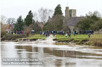  ??  ?? The Severn Bore splashes over the bank at Minsterwor­th, Gloucester­shire
