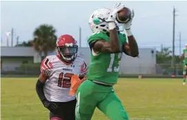  ?? JOHN MCCALL/ SOUTH FLORIDA SUN SENTINEL ?? Atlantic wide receiver Kamare Williams catches a touchdown pass against Monarch during the first half of his game on Thursday in Delray Beach.