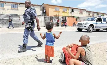  ?? PICTURE: COURTNEY AFRICA/ AFRICAN NEWS AGENCY (ANA) ?? Police patrol the streets of Manenberg.