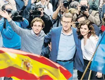  ?? K C K pa ?? Feijóo, Ayuso i Almeida demostrant ahir que van signar una treva pensant en les eleccions