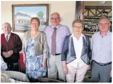  ??  ?? (De g. à dr.) : Marcel Froudière, Thérèse Colette (maire), Roland Fontaine (président club 3e âge), Simone Toutain, Jean-Pierre Bourgault (maire honoraire)