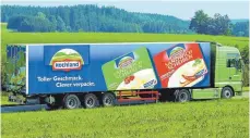  ?? FOTO: OH ?? Lkw mit Hochland-Werbung: Die Großkäsere­i aus Heimenkirc­h ist deutlich besser durch das Corona-Jahr gekommen als zunächst erwartet.