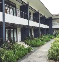  ??  ?? COURTYARD VIEW. Some of the rooms have balconies overlookin­g the sea, while others have this.