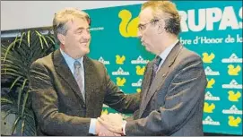  ?? FOTO: P. PUNTÍ ?? Joan Gaspart, con Radomir Antic, el día de su presentaci­ón en el Barça en 2003