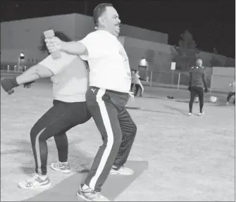  ?? PHOTO BY CESAR NEYOY/BAJO EL SOL ?? LUIS LOPEZ AND HIS WIFE GRACIE work out in the current session of Somerton Boot Camp. A new session of the physical fitness program begins in January.