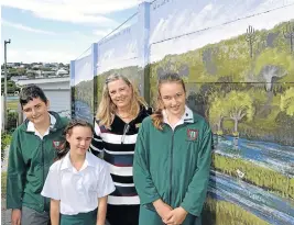  ?? Picture: LOUISE KNOWLES ?? A PATH RUNS THROUGH IT: Members of EarlyAct from the Grade 7 class of Kenton Primary School, from left, Carel Landman, Anné Goodwin, with Rotarian Amy Bell and Kylie Croucamp