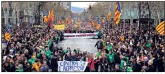  ?? (Photo MaxPPP/EFE) ?? Quelque   personnes se sont rassemblée­s en soutien sur la Rambla de Barcelone.