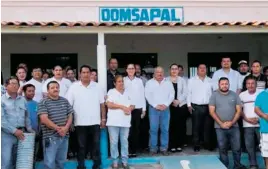  ??  ?? La presidenta municipal de Loreto, Arely Arce Peralta, presentó de manera oficial a los nuevos titulares del cuerpo de bomberos, OOMSAPAL y dirección de seguridad pública.