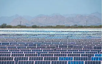  ?? CORTESÍA: GOBIERNO DE MÉXICO ?? Parque fotovoltai­co La
Orejana en
Hermosillo,
Sonora