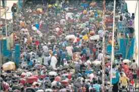  ?? AFP ?? People crowd as they board a ferry to their hometowns ahead of the Eid al-Fitr festivitie­s amid the Covid-19 pandemic, in Munshiganj, Bangladesh.