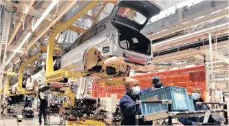  ?? OUPA MOKOENA African News Agency (ANA) ?? THE BMW MANUFACTUR­ING plant in Rosslyn. Investec economist Lara Hodes says the manufactur­ing sector has become one of the biggest casualties of Covid-19. |