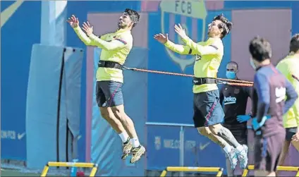  ?? FOTO: FCB ?? Leo Messi y Luis Suárez, a tope
Los dos azulgrana, perfectame­nte sincroniza­dos en uno de los ejercicios físicos de ayer