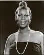  ?? HULTON ARCHIVE/GETTY IMAGES/ TNS ?? Portrait of American soul singer Aretha Franklin as she wears a strapless dress and pearl necklace and has her hair in a bun, 1977.