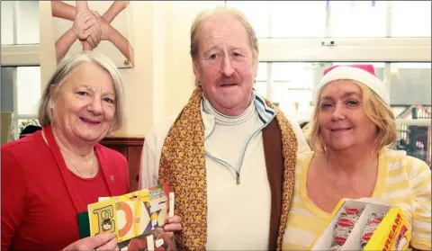  ??  ?? Terry Connolly with Con and Dorothy McGrath at the annual Christmas market in Ballygarre­tt parish hall.
