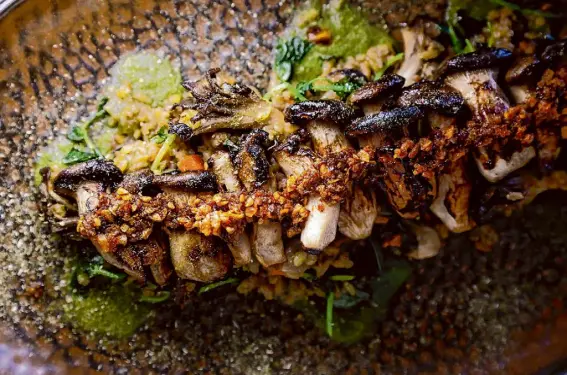 ?? Photos by Lea Suzuki/San Francisco Chronicle ?? Alora’s mushroom kebab is basted in a black garlic miso barbecue sauce.