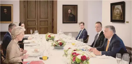  ?? ?? Freddezza. La cena che ha aperto l’incontro a Budapest tra la presidente della Commission­e europea Ursula von der Leyen e il premier ungherese Viktor Orban