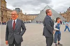  ?? AFP ?? US-Chinese architect of the Louvre Pyramid Ieoh Ming Pei (left) posing for photograph­ers in 2006. Pei grew up in Hong Kong and Shanghai before studying at Harvard.
