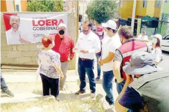  ?? /MARIANO RUBIO ?? PARRAL, Chih.- Juan Carlos Loera visitó las colonias Praderas, Héroes de la Revolución y Niños Héroes, donde platicó con los habitantes.