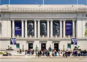  ??  ?? The Asian Art Museum of San Francisco houses one of the most comprehens­ive Asian art collection­s in the world. The picture shows visitors lining up in front of the museum when an exhibition of terracotta warriors from China was held there in 2013.