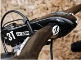  ??  ?? The 3T Integra Ltd stem has an interchang­eable cap that can mount a Garmin computer neatly in front of the bars