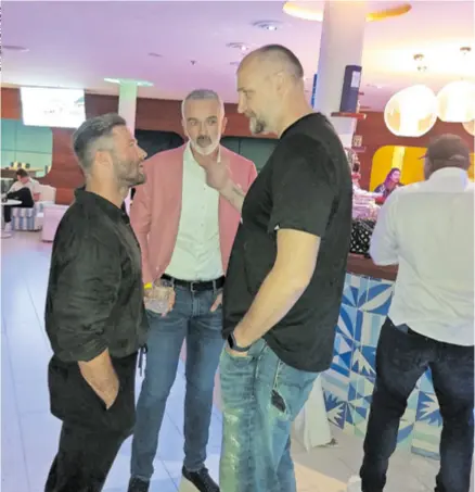  ?? ?? Julian Edelman i Dino Rađa susreli su se na nedavnom Sunset Media Festivalu u Zadru. Kao negdašnji igrač Boston Celticsa, Rađa je veliki navijač bostonske NFL momčadi New England Patriotsa