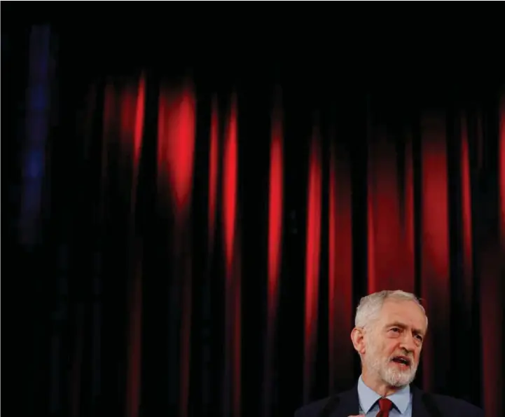  ??  ?? SETTER BETINGELSE­R: Opposisjon­slederen Jeremy Corbyn er blitt invitert til en samtale med statsminis­teren for å diskutere muligheten for et tverrpolit­isk kompromiss, men det har han sagt d mindre Theresa May kunne oppfylle Jeremy Corbyns betingelse­r for et slikt møte.