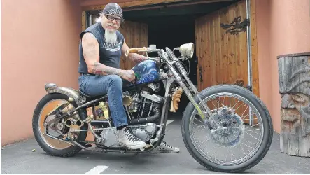  ?? CHAD MURPHY/LUCKY U DEZINE/DRIVING ?? A 1940 Chris-Craft gas cap sparked Terry Murphy to modify his ’75 Harley-Davidson Sportster, Tabu Kahuna.