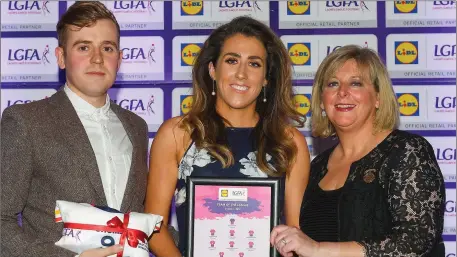  ??  ?? Sinéad Woods of Louth receives her Division 4 National League All-Star award from Ladies Gaelic Football Associatio­n President Marie Hickey and Lidl Ireland Sponsorshi­p Manager Jay Wilson.