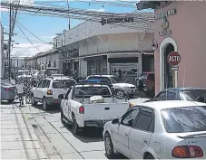  ?? FOTO: JUAN C. DÍAZ ?? La alcaldía tuvo conversaci­ones con dueños de predios baldíos para que los conviertan en parqueos, pero la idea no prosperó.