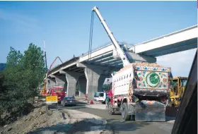  ?? AP FOTO / BK BANGASH ?? THE NEW SILK ROAD. This photo taken on May 11, 2017 shows constructi­on work in progress at a new internatio­nal trade route near Havalian in Pakistan.