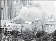  ?? AP/The San Antonio Express-News/CORY HEIKKILA ?? Authoritie­s say hundreds of shoppers and hotel guests were evacuated Tuesday after a grease fire at a mall along the San Antonio River Walk poured thick smoke into the tourist area. San Antonio Fire Department officials said no one was hurt in the...