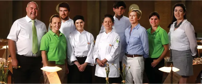  ??  ?? Food From Ireland’s Ancient East Delights at Oxford Banquet - Pictured at the Oxford Symposium of Food & Cookery at St Catherines College Oxford were Left to Right: Shane Raftery, Fáilte Ireland; Olivia Duff, Fáilte Ireland Food Champion and...