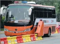  ?? CUI JIAN / FOR CHIAN DAILY ?? A “zipper truck” reassigns traffic lanes to ease congestion in Jinan, Shandong province, earlier this month.