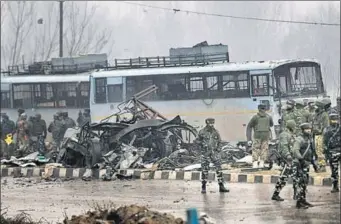  ?? WASEEM ANDRABI/HT ?? Security personnel inspecting the site of the terror attack in Lethpora, on the Jammu-Srinagar highway, on Thursday.