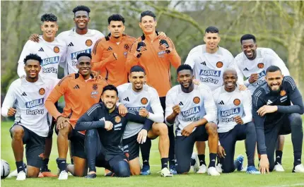  ?? | Foto EFE ?? Los jugadores de la Selección felices en la concentrac­ión en Londres, previo al amistoso con España.