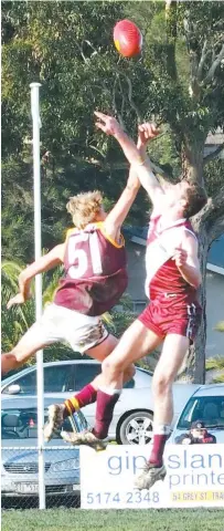  ??  ?? Drouin youngster Brad Williams (51) had his work cut out on Saturday filling in for missing coach Bob McCallum in the ruck against accomplish­ed Traralgon big man Ben Amberg.