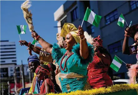  ?? Photos by Marie D. De Jesús/Staff photograph­er ?? Attendees take part in the annual Nigeria Cultural Parade and Festival on Saturday in downtown Houston.