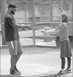  ?? NWA Democrat-Gazette/ANDY SHUPE ?? Arkansas cornerback D’Vone McClure (left) gives hitting tips while at Walker Park in Fayettevil­le earlier this spring. McClure was a fourth-round pick by the Cleveland Indians and played four seasons before being released in April 2015.
