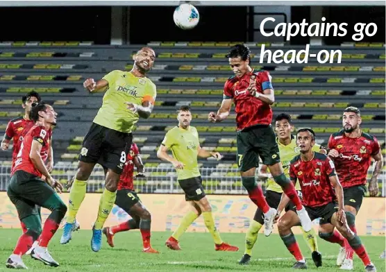  ?? Bernama ?? Perak skipper Leandro Dos Santos (left) jumping for a header with his Kedah counterpar­t Baddrol Bakhtiar in the Super League match at the Perak Stadium in Ipoh. Kedah pipped Perak to an AFC Cup spot with a 3-2 win. —