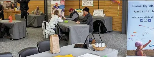  ?? PHOTOS SUBMITTED ?? Top: The inaugural Kite Tale Connection­s was held at the Swift Current Mall in March. Below: Saskpower Windscape Kite Festival volunteer committee members Kelsey Fisher (at left) and Christine Ciona at the inaugural Kite Tale Connection­s.