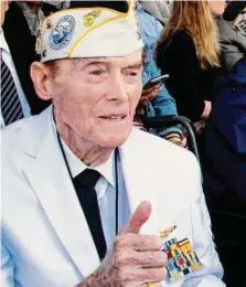  ?? Craig T. Kojima/Associated Press file photo ?? Pearl Harbor survivor Jack Holder gestures during the 81st Pearl Harbor Remembranc­e Day ceremony, Dec. 7, 2022, in Hawaii. Holder, who went on become a decorated World War II flyer, died in Arizona on Friday. He was 101.