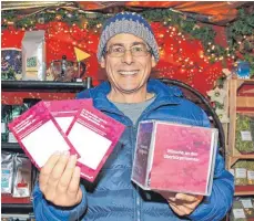  ?? FOTO: GERD MÄGERLE ?? Auch auf dem Biberacher Christkind­les-Markt können am Tee- und Gewürzstan­d von Alwin Kiebler (Stand-Nummer 30, links von der Weihnachts­bühne) Wunschzett­el an den OB ausgefüllt und in die Wunschbox geworfen werden. Auch diese Zettel werden von der SZ-Redaktion abgeholt und dem OB überreicht.