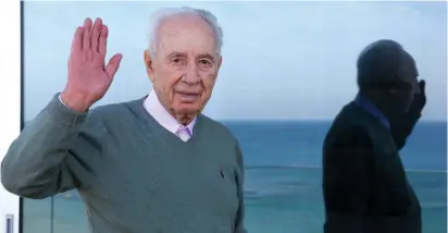  ??  ?? SHIMON PERES visits the Peres Center for Peace and Innovation in Jaffa in 2014.