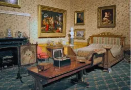  ??  ?? La chambre de la reine Victoria à Kensington Palace.